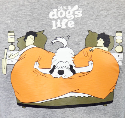 Dog in Bed Men's T-Shirt