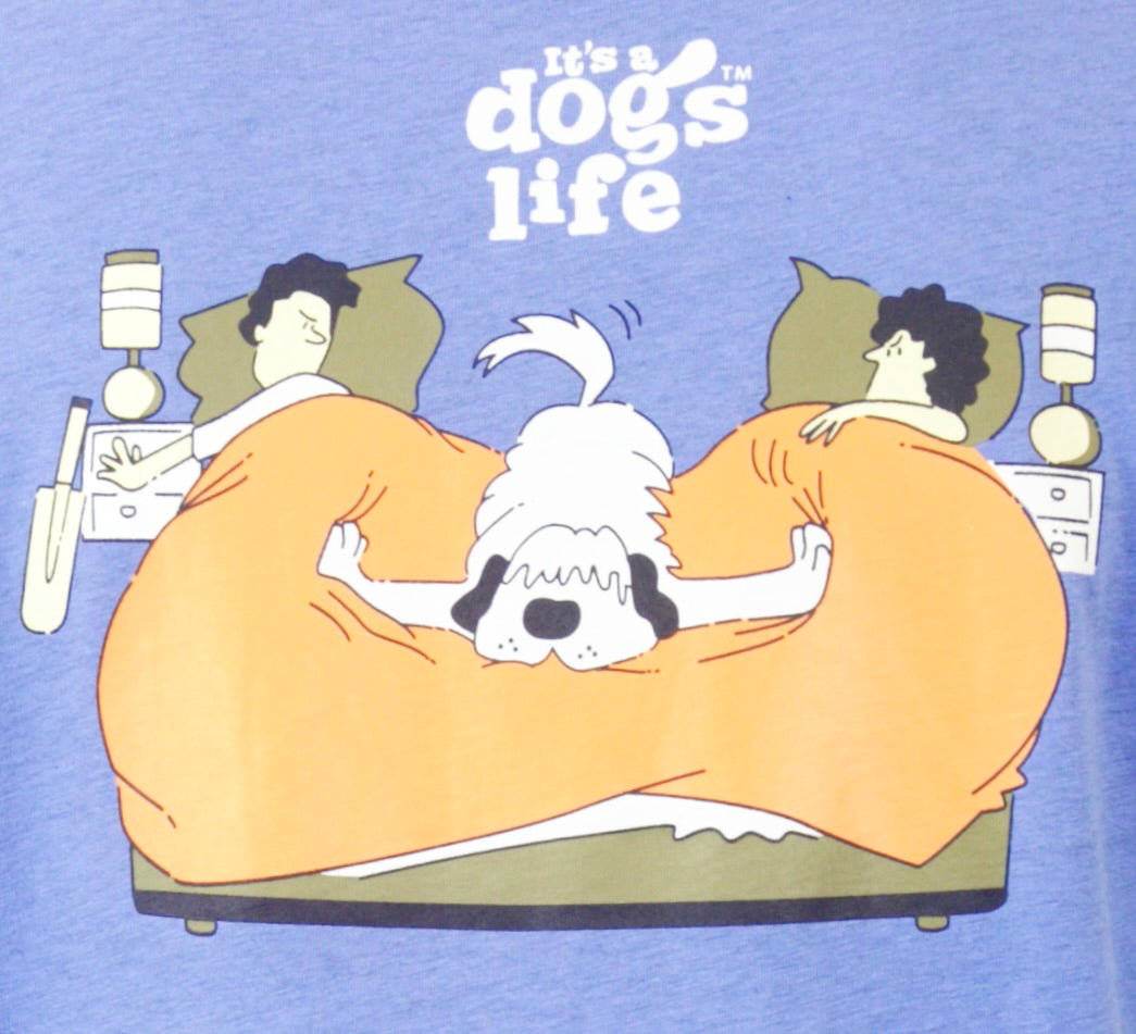 Dog in Bed Men's T-Shirt